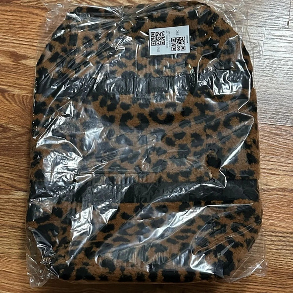 NWT Sherpa Duffel Bag - Picture 5 of 5